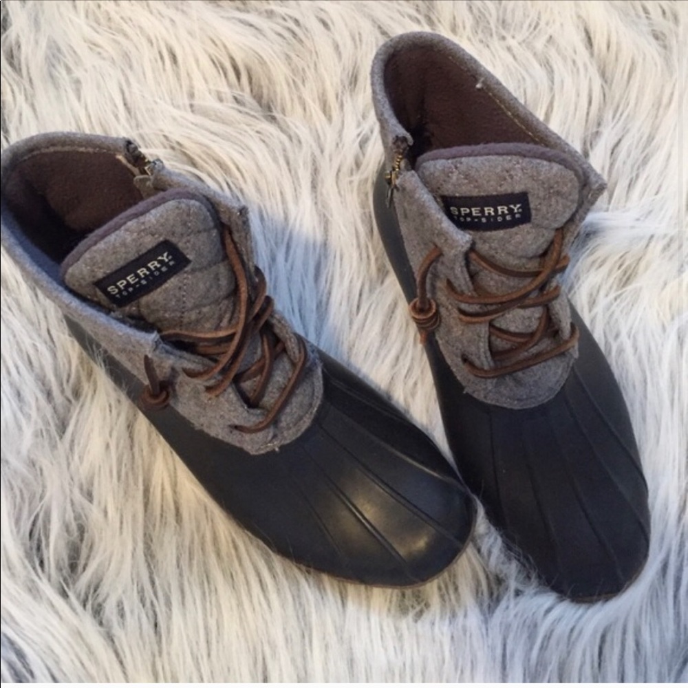 Sperry size 9 Gray